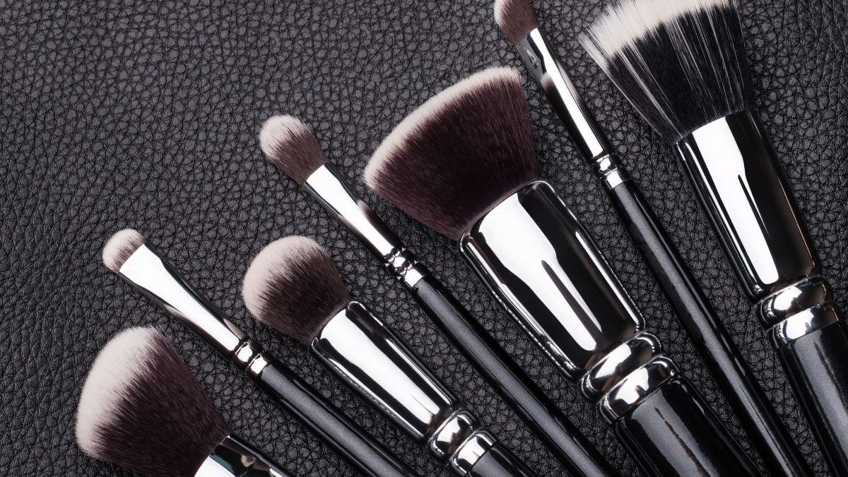Herramientas esenciales para lograr un maquillaje perfecto: brochas de maquillaje profesional