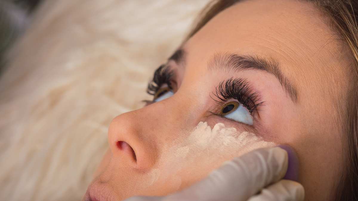 Descubre la importancia del corrector de maquillaje en tu rutina diaria