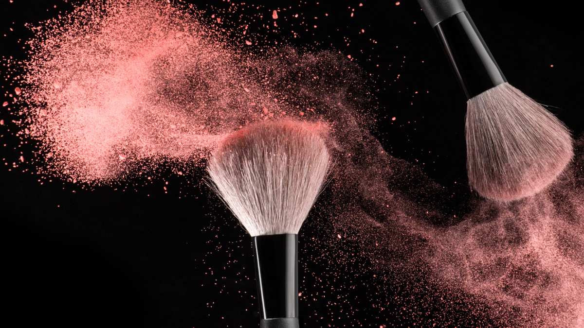 Descubre la magia del maquillaje con nuestro completo kit profesional